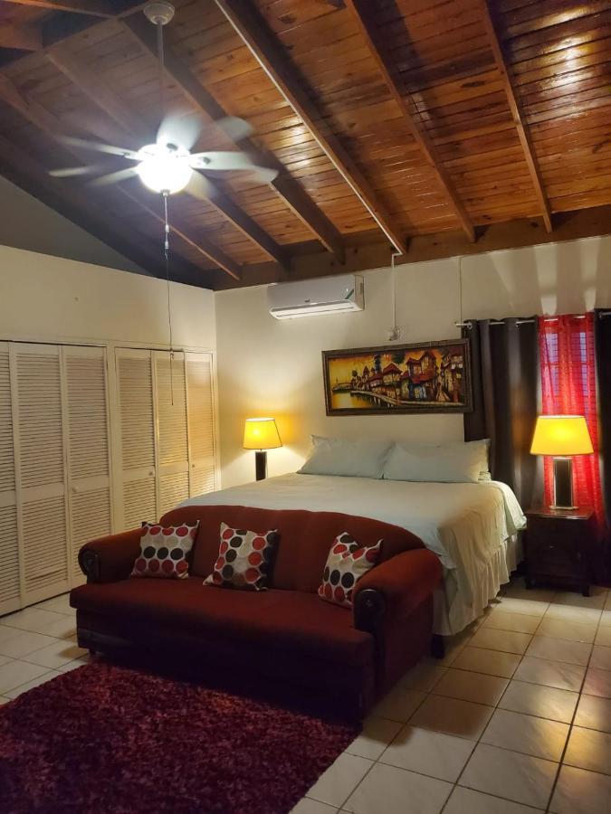 876 Ja Oasis & Homestay - By Kingston Airport Kültér fotó